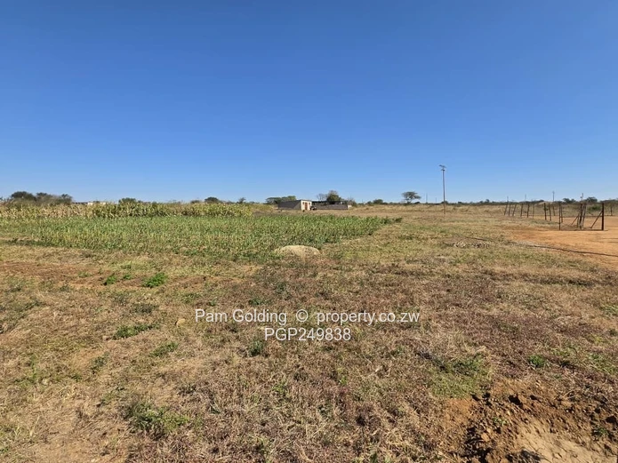 Kensington 4.5-Acre Walled Farm with Elevated Water Tank (Sole Mandate)