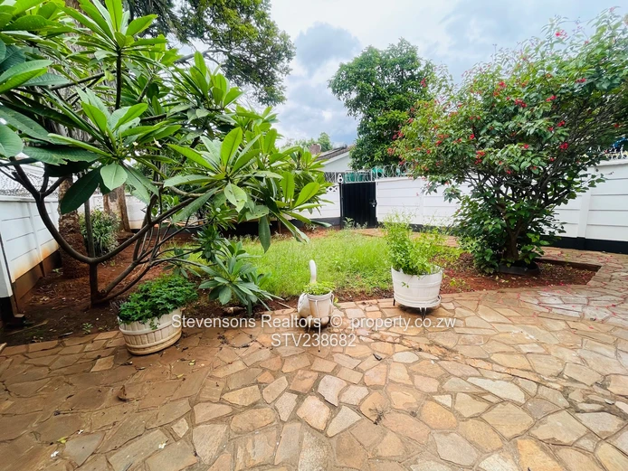 2 Bedroom Garden Flat To Let in Avondale West!