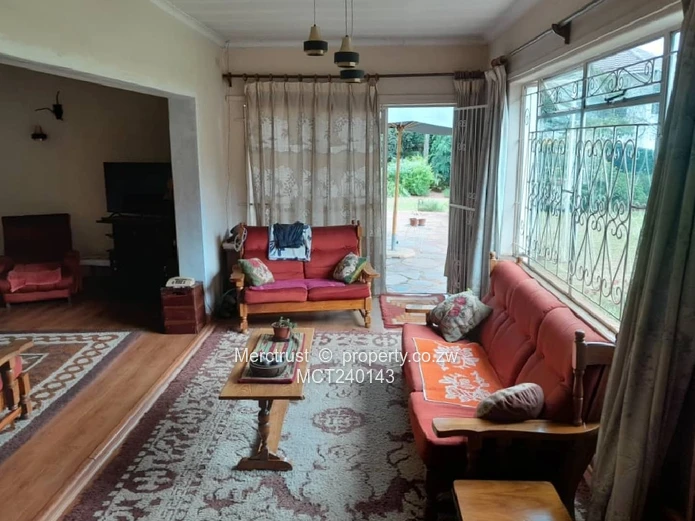 Comfortable family home, zoned mixed commercial! (Sole Mandate)