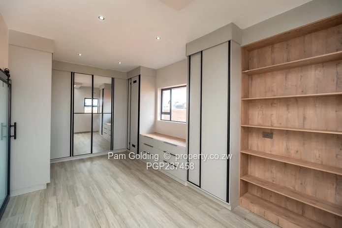 Modern 4 Bedroom home with a prolific borehole