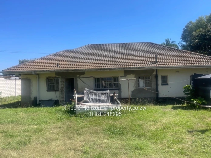 Sunny 5-Bed Pomona Bungalow on 2,100m² with Borehole