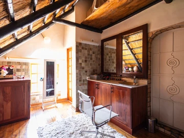 Farm & Agricultural Land