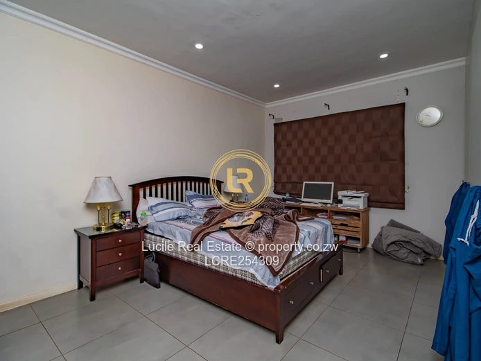 Modern 3- bedroom apartment to let