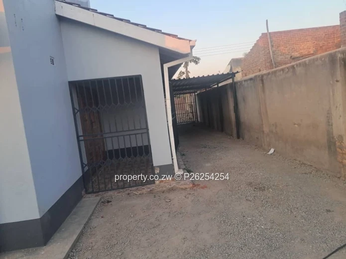 A four bedroomed house for sale in Mainway Meadows, Waterfalls in Harares