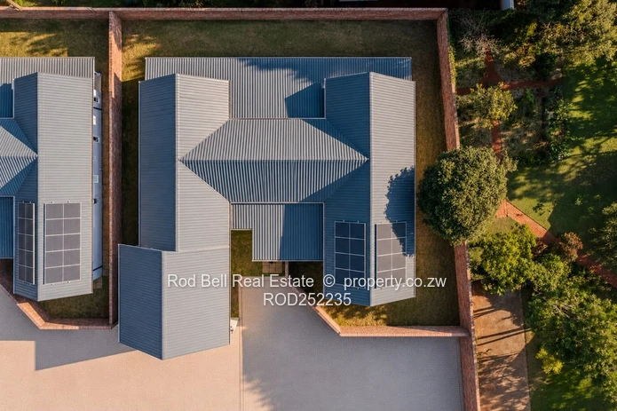 Upmarket brand new 3-bedroom townhouse