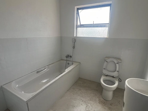 3 Bedroom Flat & Apartment