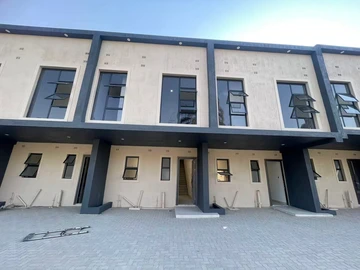 2 Bedroom Flat & Apartment