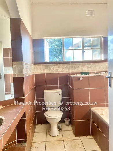 Borrowdale Family Home: 4 Beds, Pool, Borehole on 5,726m²