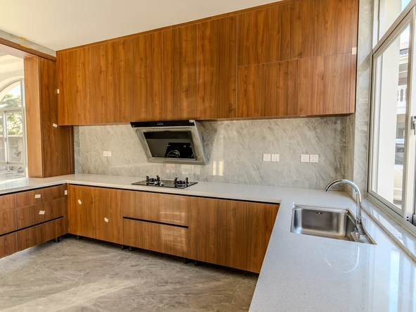 4 Bedroom Flat & Apartment