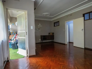 3 Bedroom Flat & Apartment
