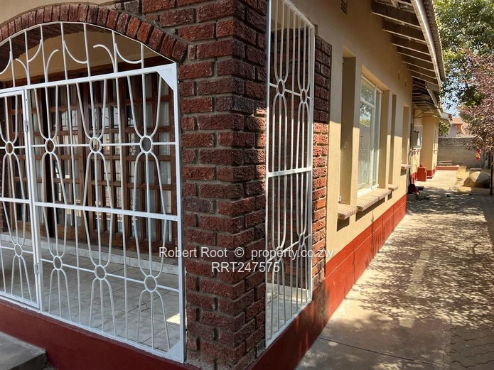 4 bed family home in Zimre Park