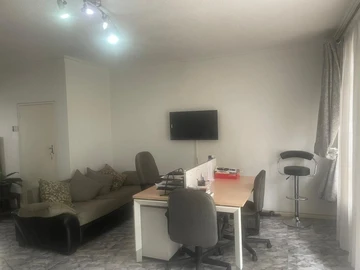 2 Bedroom Flat & Apartment