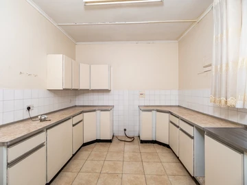 3 Bedroom Flat & Apartment