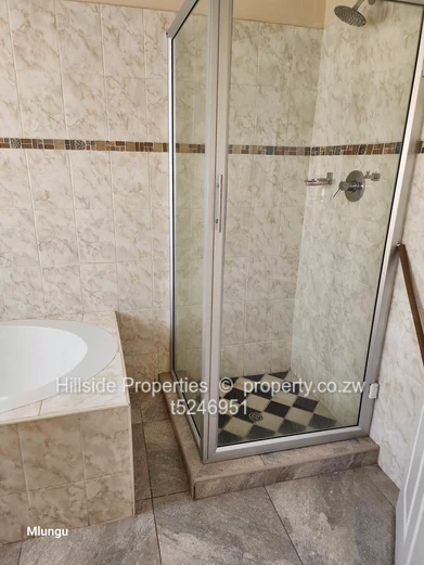 Manresa 6 bed house to Let 