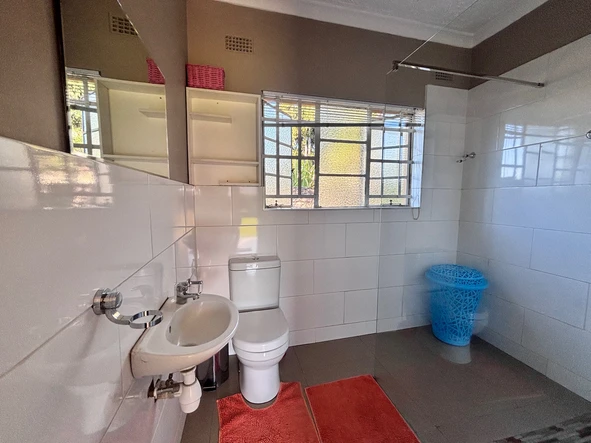 2 Bedroom Flat & Apartment
