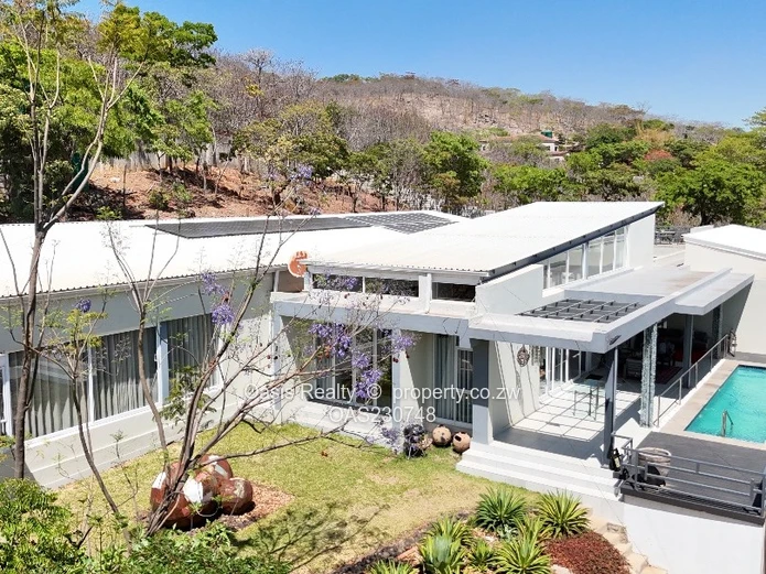 Architectural Masterpiece with Panoramic Views on Highgate Close