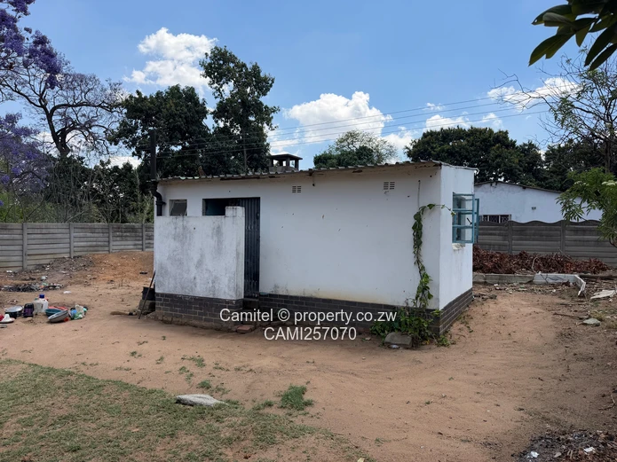 Chadcombe 3-Bed house with Chiremba road frontage can be used for commercial purposes 