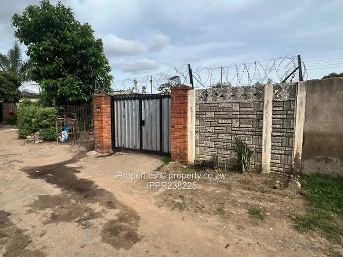 Mufakose Core House  with Title deeds  (Sole Mandate)