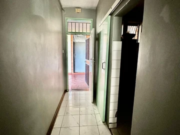 2 Bedroom Flat & Apartment