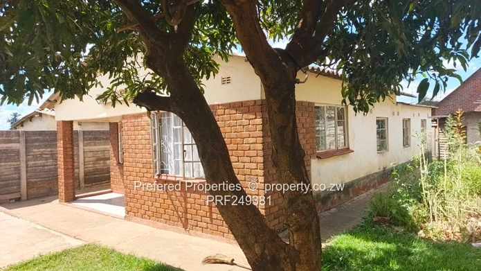 3-Bed Facebrick Home w/ Verandah & Walled Yard - Kambuzuma
