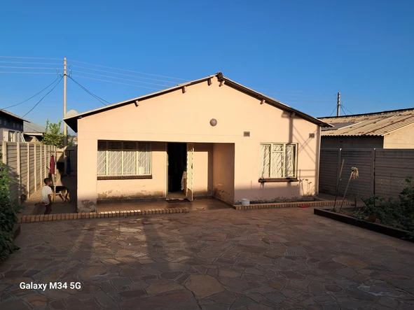 Budiriro Cabs 5 roomed House for sale. 