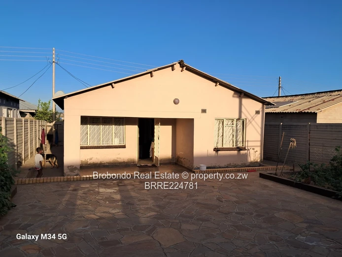 Budiriro Cabs 5 roomed House for sale.  (Sole Mandate)