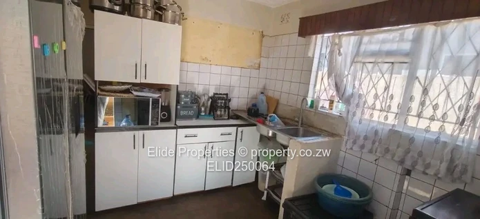 Well-kept 3-Bed Kuwadzana Home - Verandah & Walled