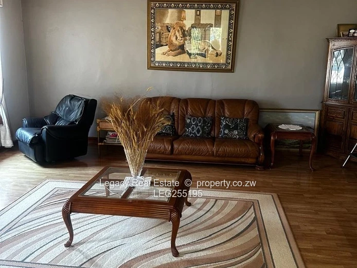 Greystone Park: 4-Bed on 4000m² with Double Garage