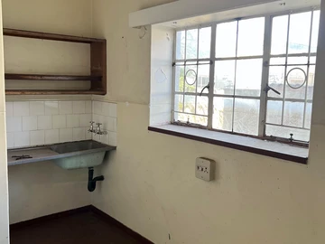 6 Bedroom Flat & Apartment