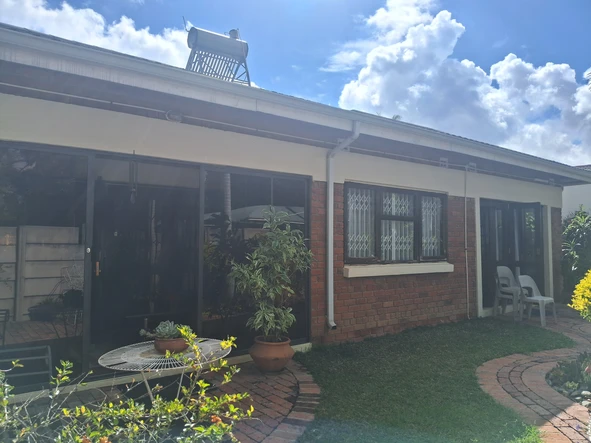 3 Bedroom Flat & Apartment