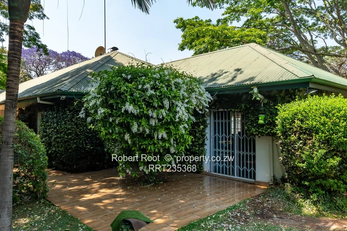 Spacious 6-Bedroom Family Home opposite Chisipite Snr School – Chisipite