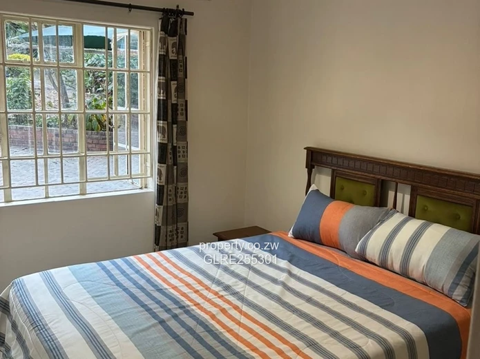 Fully-Furnished 9-Bed House with Pool in Greystone Park
