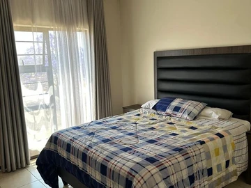 2 Bedroom Flat & Apartment