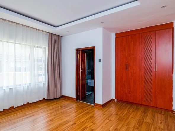 5 Bedroom House