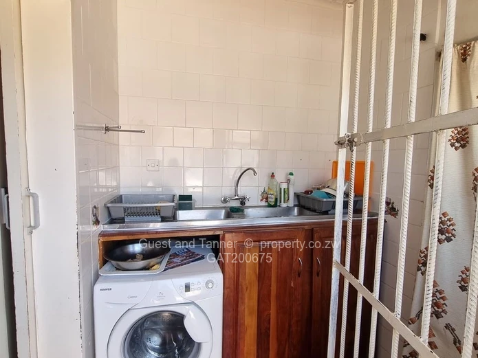 Spacious House with Cottage for Sale in Sunninghill, Bulawayo