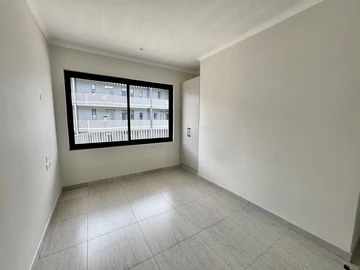 2 Bedroom Flat & Apartment