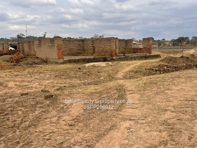 6-Bedroom Unfinished Home on 2,500m² in Zvimba (Sole Mandate)