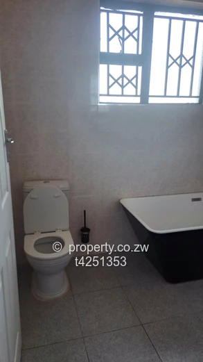 Pomona Nyeredzi neat 4 bedroomed house to Rent