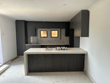 2 Bedroom Flat & Apartment