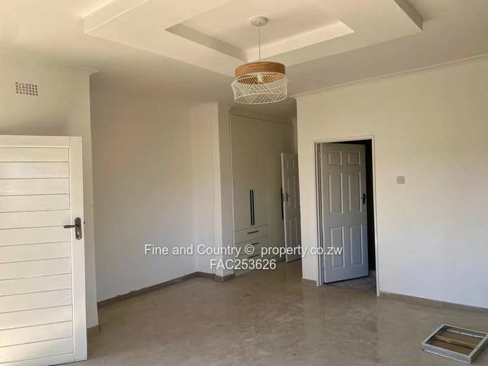Spacious Family Home with Cottage in Selbourne Park Phase 2