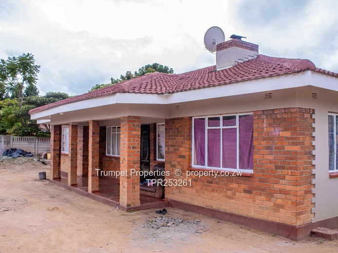 Red-Tiled 4-Bed Home in Zimre Park — Walled Verandah