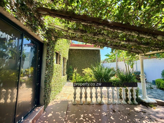 Escape to vintage luxury in the heart of Zimre Park!  (Sole Mandate)