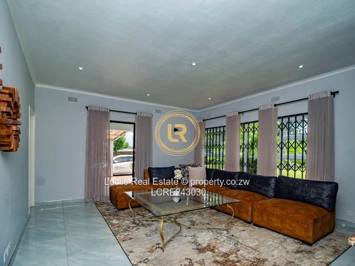 Seamless Living: A Cozy Indoor-Outdoor Retreat in Mount Pleasant