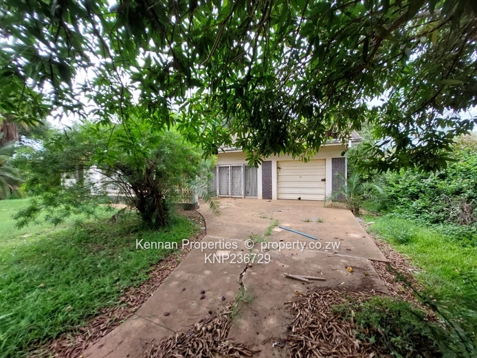 5 bedroomed Fixer Upper in Kadoma