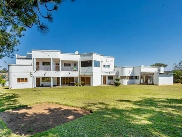 8 Bedroom House