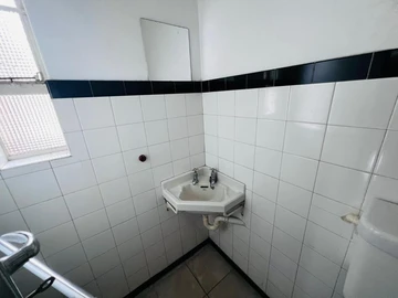 2 Bedroom Flat & Apartment