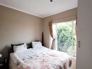 2 Bedroom Flat & Apartment