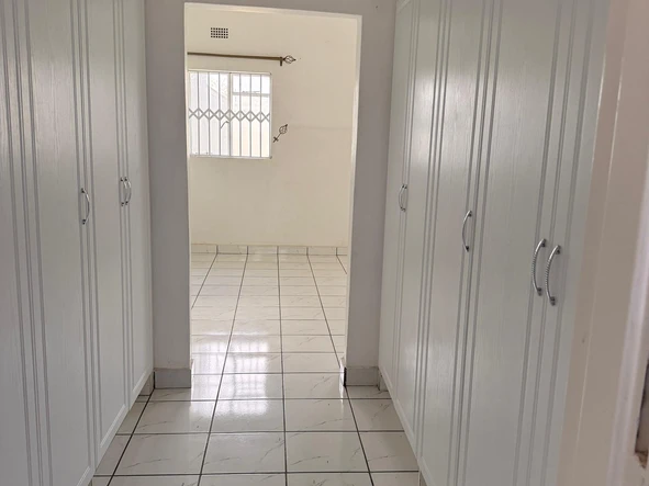 3 Bedroom Flat & Apartment