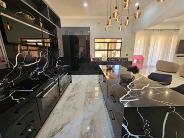 6 Bedroom House