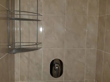 2 Bedroom Flat & Apartment